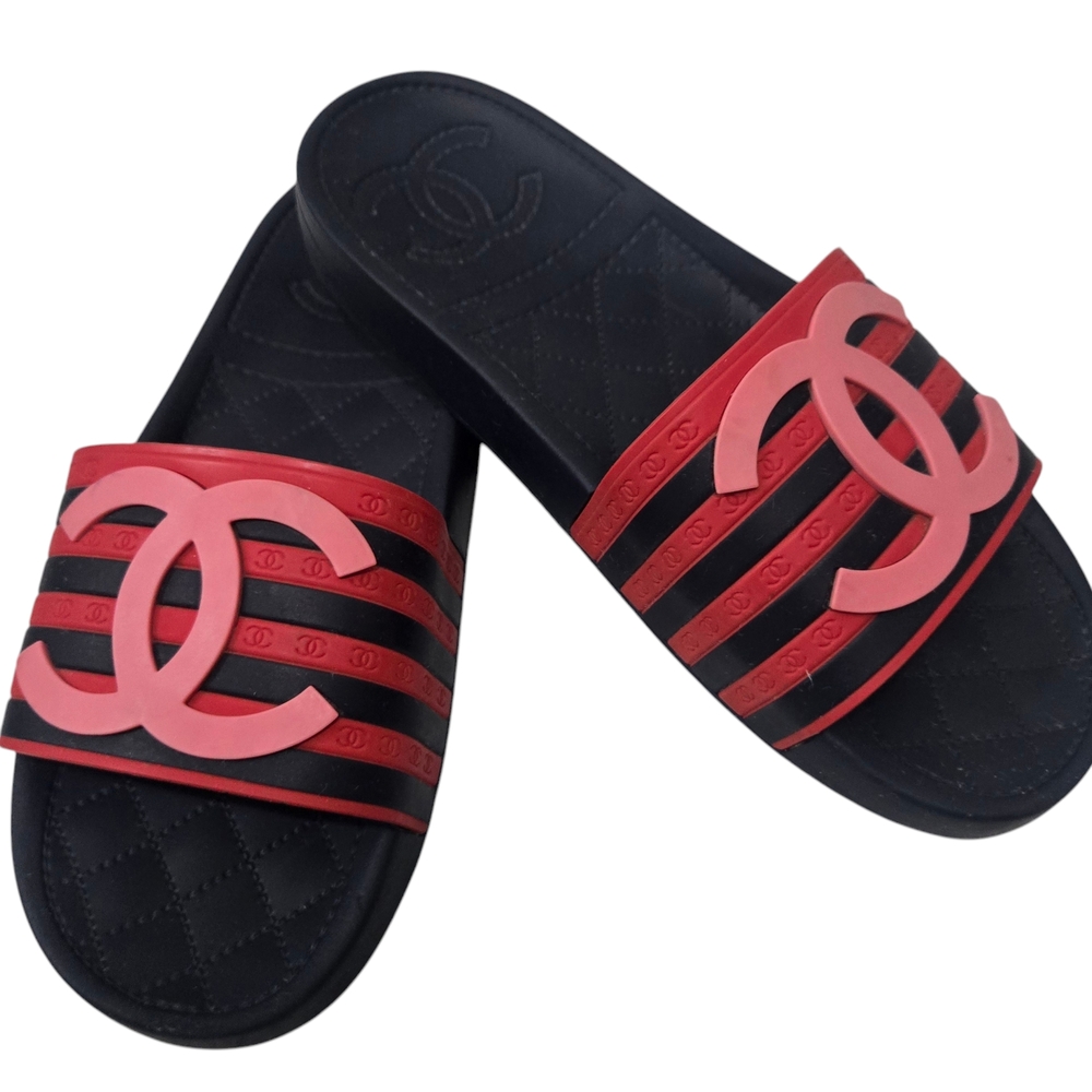 CHANEL Navy and Red Logo Slide Sandals - Picture 5 of 5